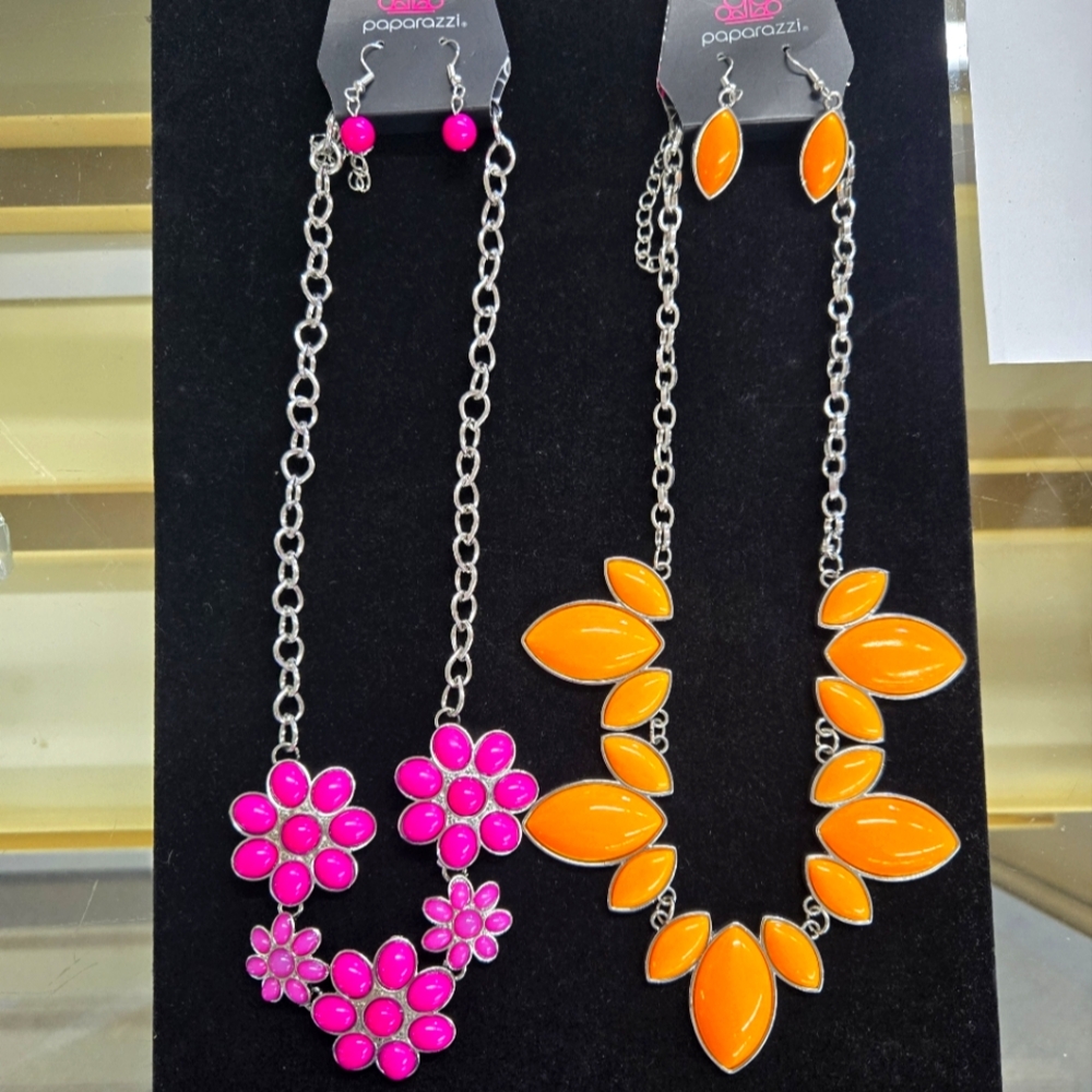 2 NWT PAPARAZZI NECKLACE EARRINGS SETS